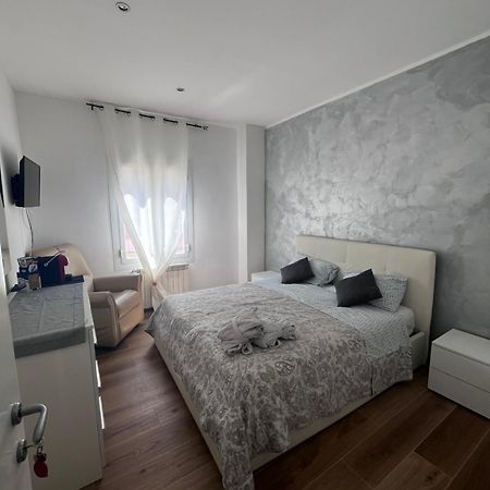 La Casa Del Giglio Hotel Albenga Buitenkant foto