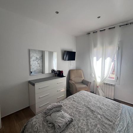 La Casa Del Giglio Hotel Albenga Buitenkant foto